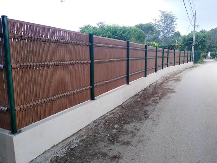 Rénovation d’un mur de clôture en lames PVC