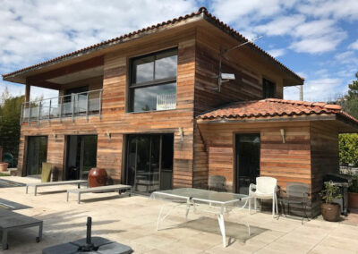 Rénovation d’une façade d’une maison contemporaine en bois