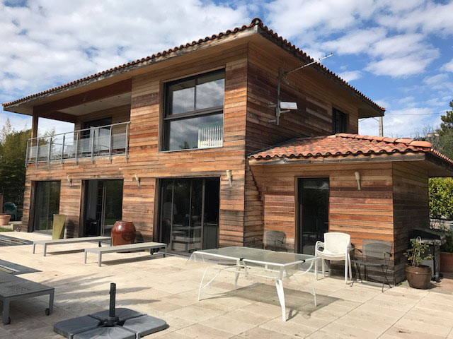 Rénovation d’une façade d’une maison contemporaine en bois